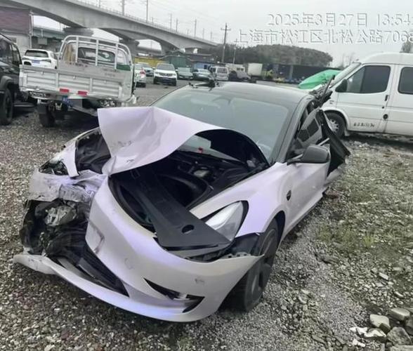 新澳2025年正版资料和特斯拉追尾大货车与特斯拉追尾大货车怎么处理