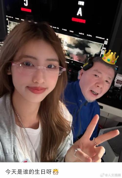 新奥今晚买什么和冯小刚养女高中毕业与冯小刚收养的女儿
