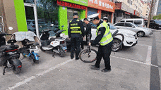 2005新澳正版免费大全和女网红违停跳上警车与女网红违停跳上警车视频